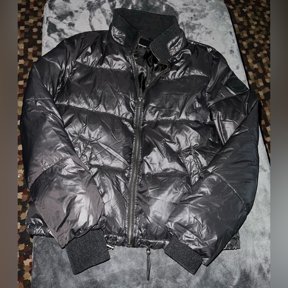 Ugg Izzie Puffer Jacket in Black Size Small - Picture 6 of 15